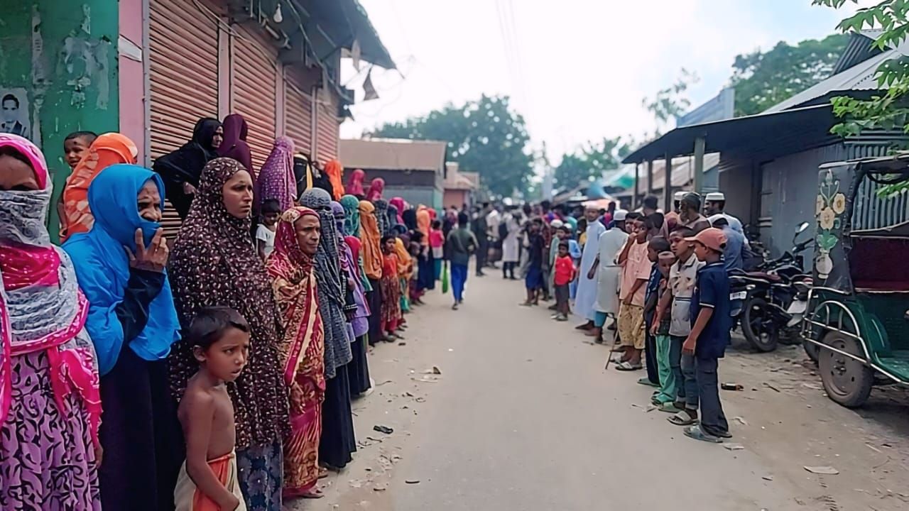 ইসলামপুরে যুবদল নেতাকে মামলায় ফাঁসানোর প্রতিবাদে মানববন্ধন ও বিক্ষোভ