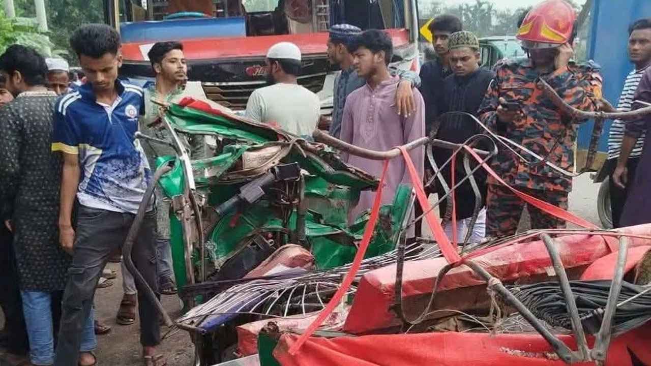 ময়মনসিংহে সড়ক দুর্ঘটনায় নিহত ৭ জনের মধ্যে ৪ জনের পরিচয় মিলেছে