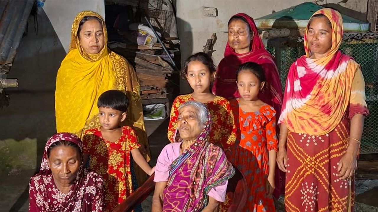ময়মনসিংহে সড়ক দুর্ঘটনায় নিহত সাতজনের বাড়ি জামালপুরে, জেলা জুড়ে শোকের মতন
