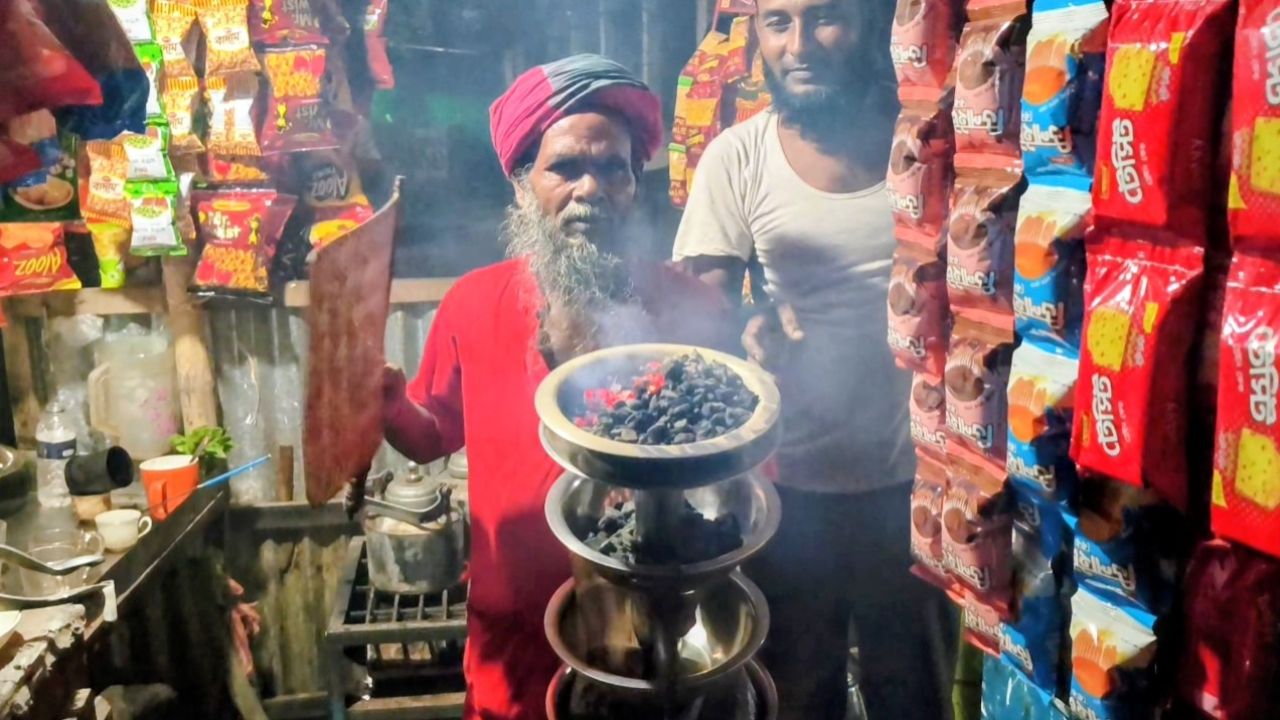 ধুপের ধোঁয়ায় মিশে আছে নয়নের জীবনসংগ্রাম