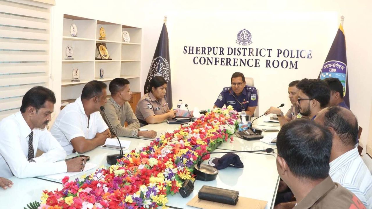 শেরপুরে পূজা উদযাপন কমিটির সঙ্গে পুলিশের মতবিনিময়