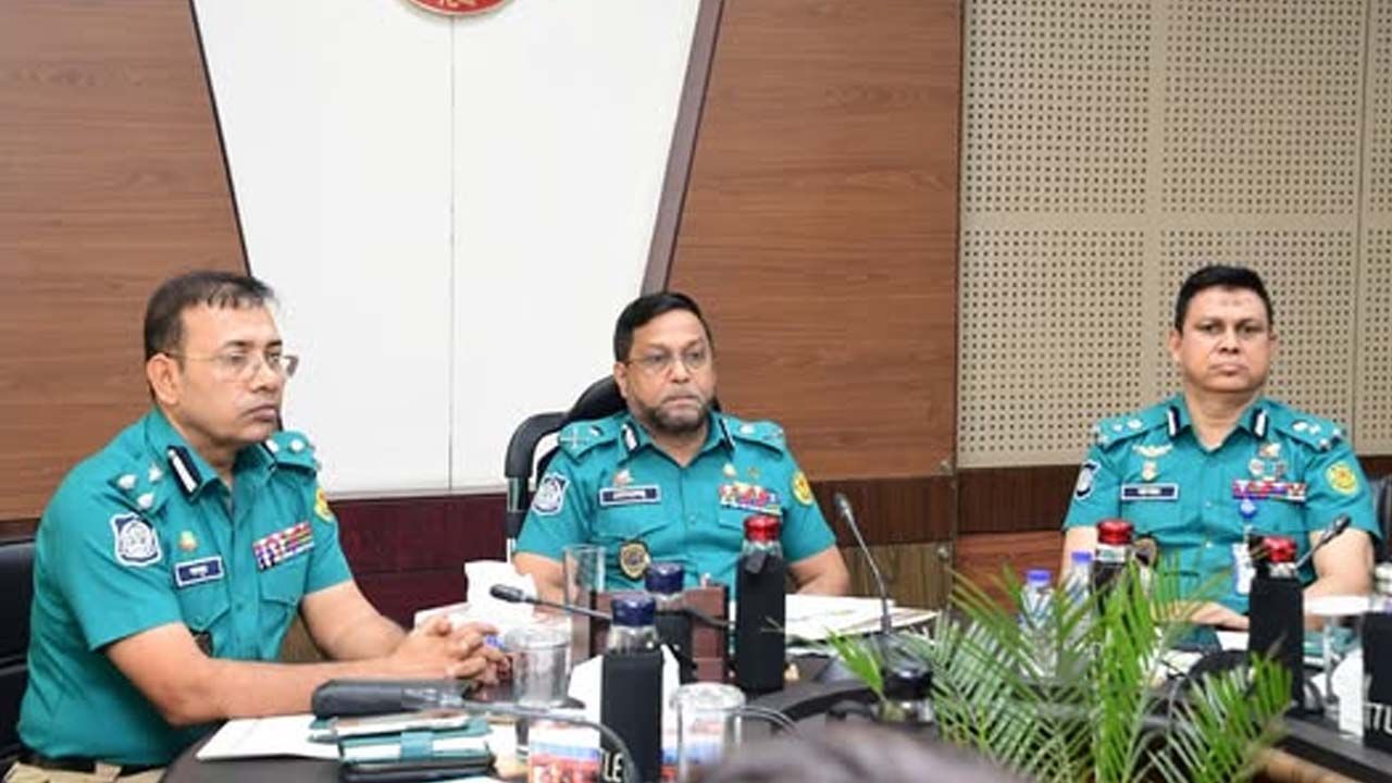 নিশ্ছিদ্র নিরাপত্তা ব্যবস্থার মধ্য দিয়ে শারদীয় দুর্গাপুজা অনুষ্ঠিত হবে: ডিএমপি কমিশনার