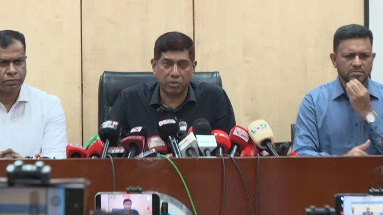 ডিসেম্বরে কার্যক্রম নিষিদ্ধ আওয়ামী লীগের ‘অপতৎপরতা’ কঠোরভাবে দমন করা হবে: ডিবিপ্রধান