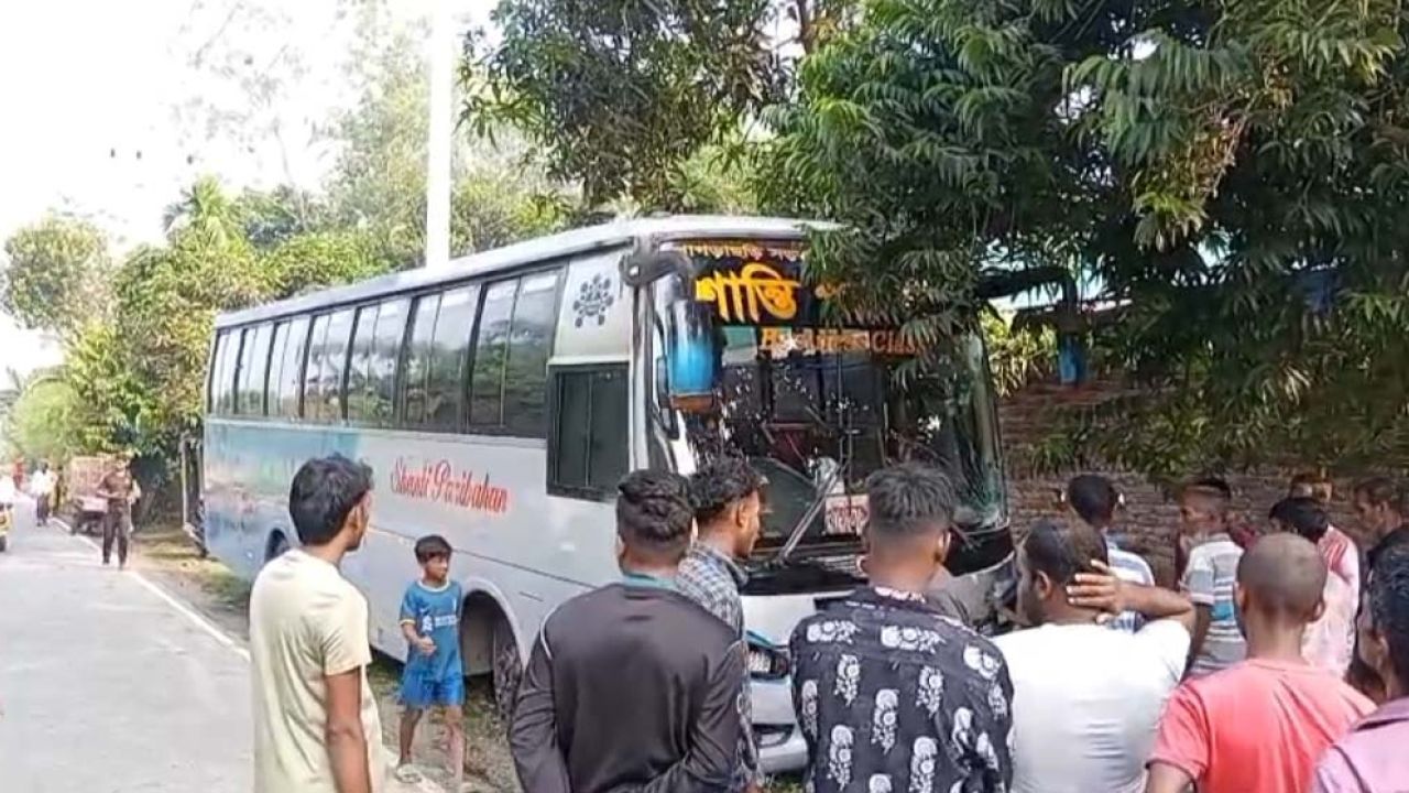 বকশীগঞ্জে বাস চাপায় শাশুড়ী ও পুত্রবধূর মৃত্যু