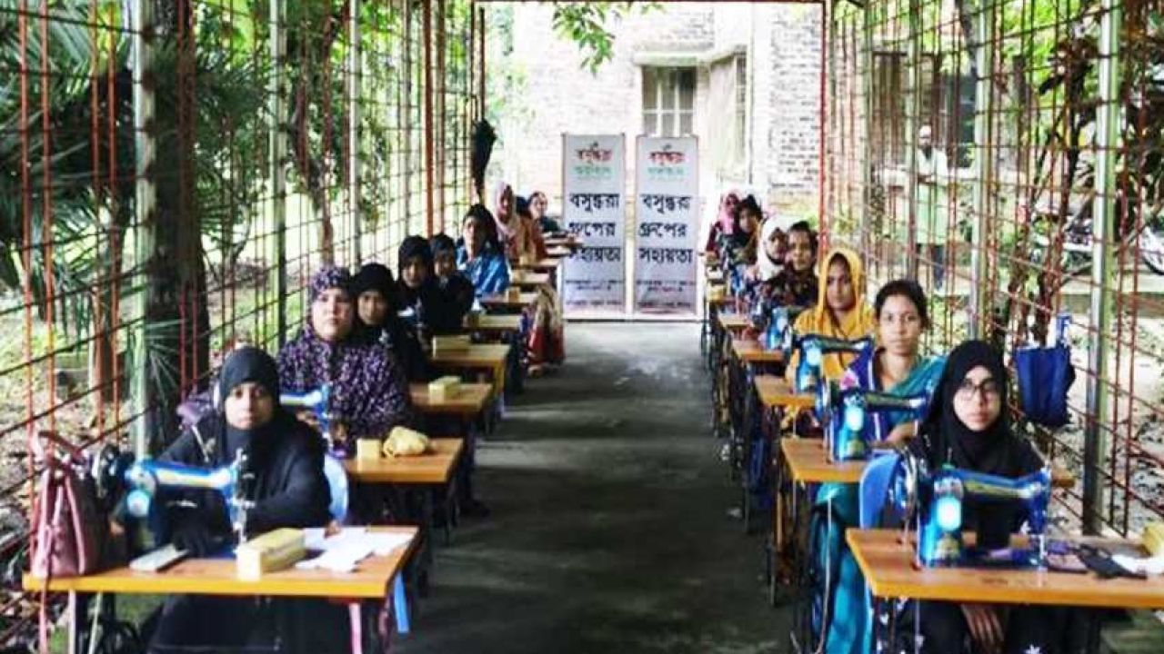 বসুন্ধরা শুভসংঘের সহায়তায় অভাব জয়ের স্বপ্ন ৪০ নারীর