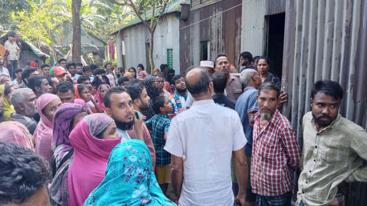 বকশীগঞ্জে গৃহবধূর অর্ধগলিত মরদেহ উদ্ধার আটক-৪