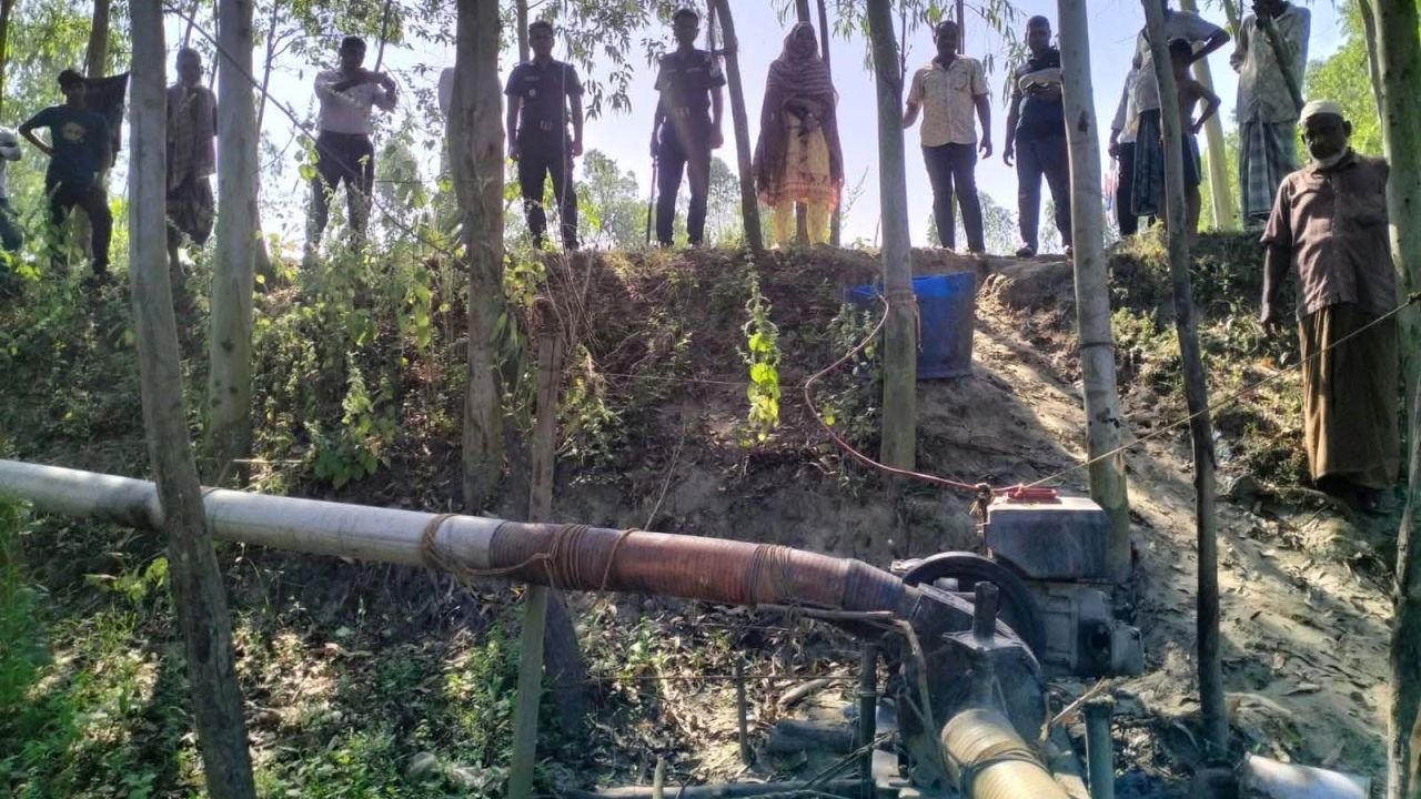 বকশীগঞ্জে অবৈধ ড্রেজার ও বালু উত্তোলনের পাইপ ধ্বংস