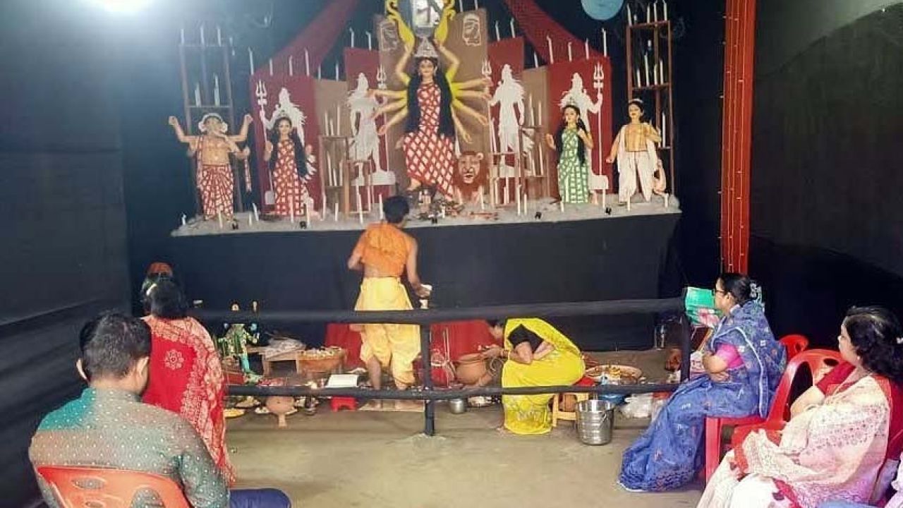 শেরপুরে মহাঅষ্টমী ও সন্ধি পূজায় ঢাকের বাদ্য, উলুধ্বনিতে মুখরিত মন্ডপ