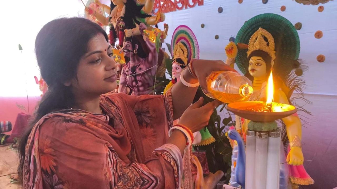 মুষ্টির চালে দুর্গাপূজা, শেরপুরে নারীদের অনন্য দৃষ্টান্ত
