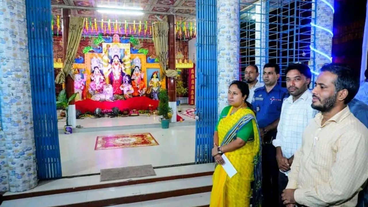 শেরপুরে হরিজন পল্লীর নিউ উত্তরা সংঘ মন্দির পরিদর্শন করলেন জেলা প্রশাসক