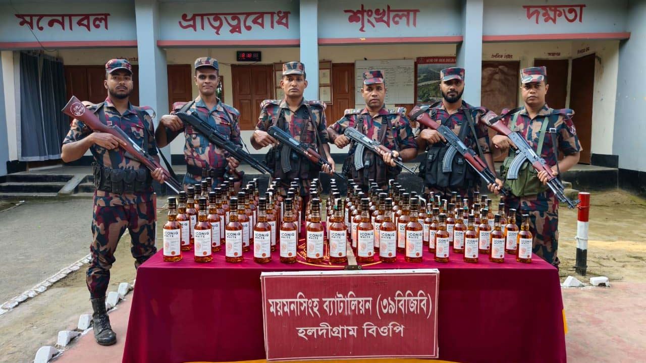 ঝিনাইগাতী সীমান্তে ৮৪ বোতল ভারতীয় মদ জব্দ