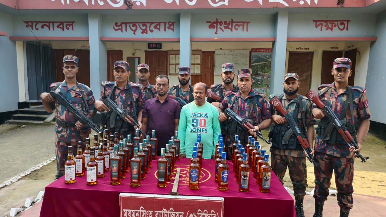 ঝিনাইগাতী সীমান্তে ভারতীয় মদসহ আটক ২