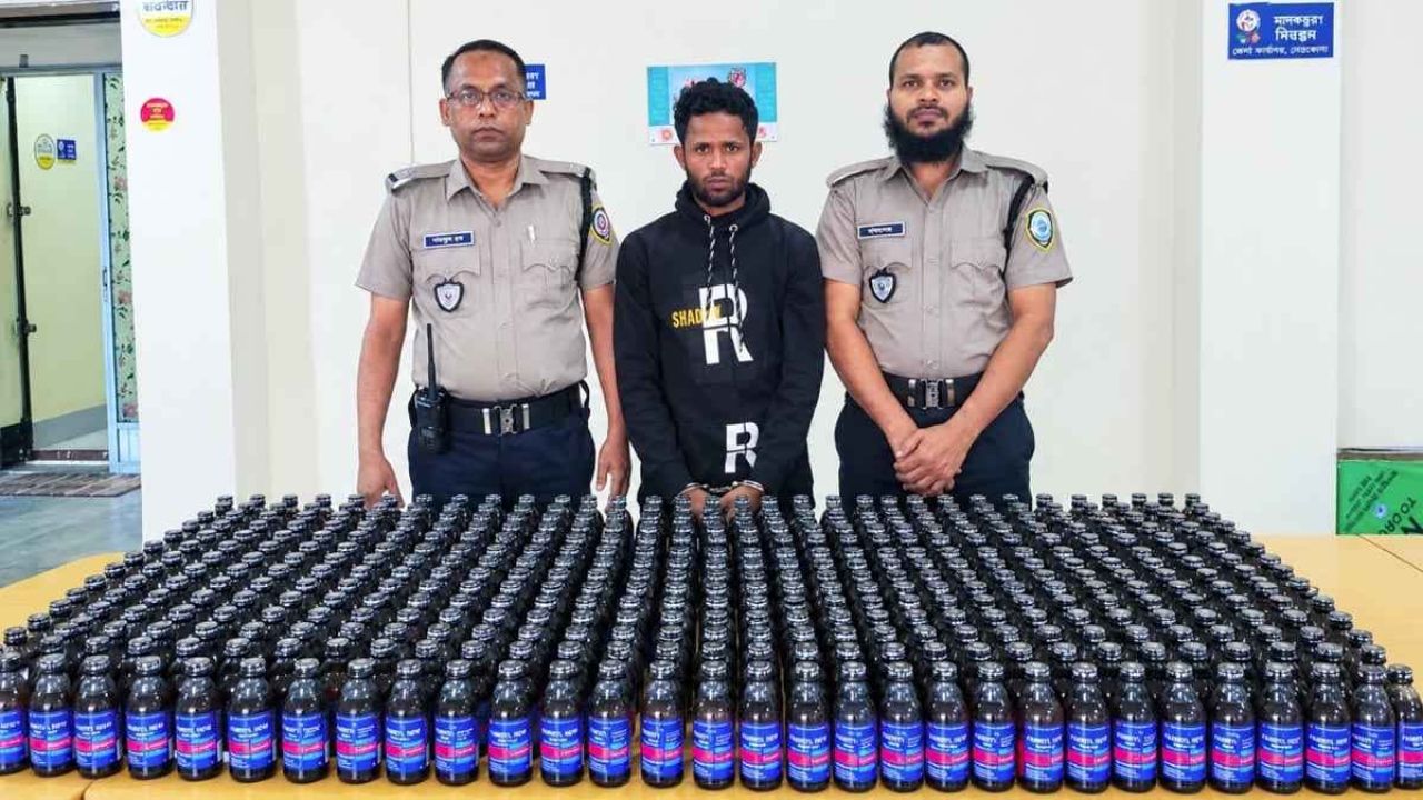 নেত্রকোনায় ২২ লাখ টাকার ফেনসিডিলসহ যুবক আটক