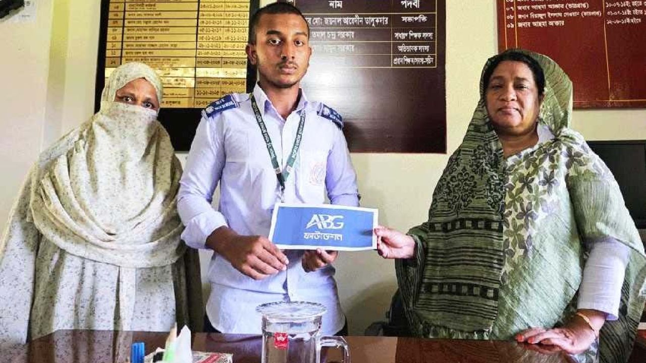 শুভর শিক্ষাজীবনের অনিশ্চয়তা কাটাতে এগিয়ে এল এবিজি ফাউন্ডেশন