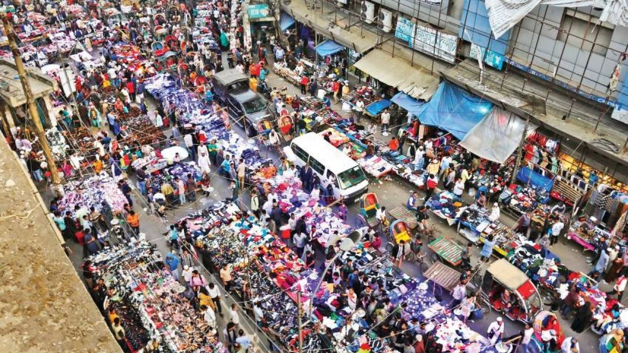 চাঁদাবাজির সিন্ডিকেট ভেঙে ফুটপাত ফিরিয়ে দিতে হবে পথচারীদের